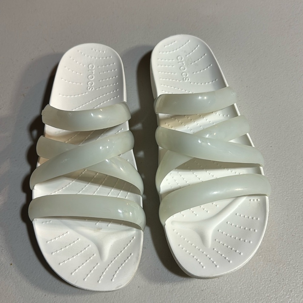 Crocs splash white Glossystrappy slip on sandal. Size W 11